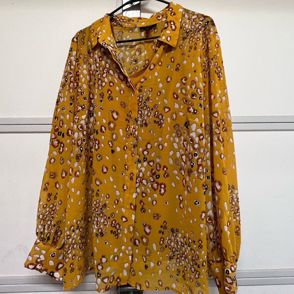 Women’s 3X top